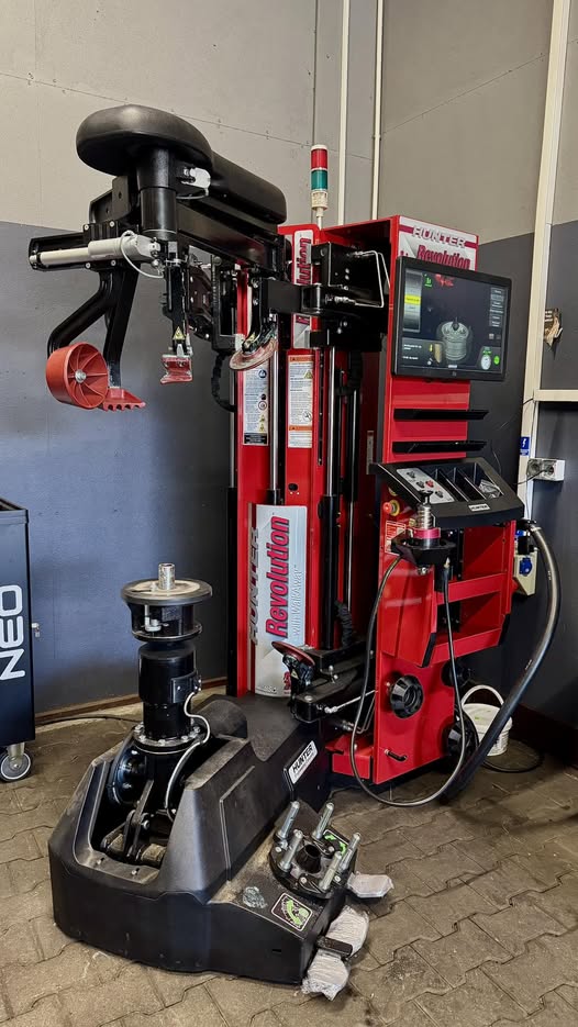 Nowoczesna montażownica opon - Hunter Revolution