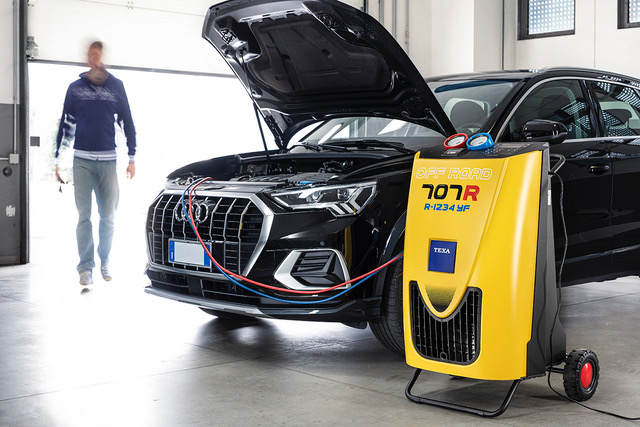 Napełnianie układu klimatyzacji samochodowej w Audi