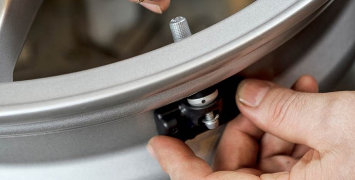 Czujnik TPMS na feldze